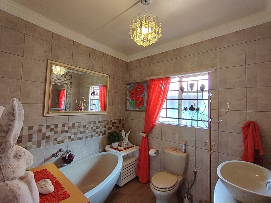 5 Bedroom Property for Sale in Stilfontein Ext 4 North West